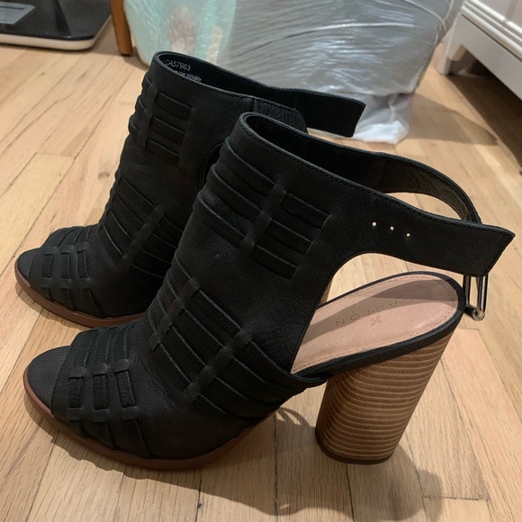 Caslon Nordstrom woman’s sandal bootie with block heel. Leather, size 7M. - Picture 1 of 10